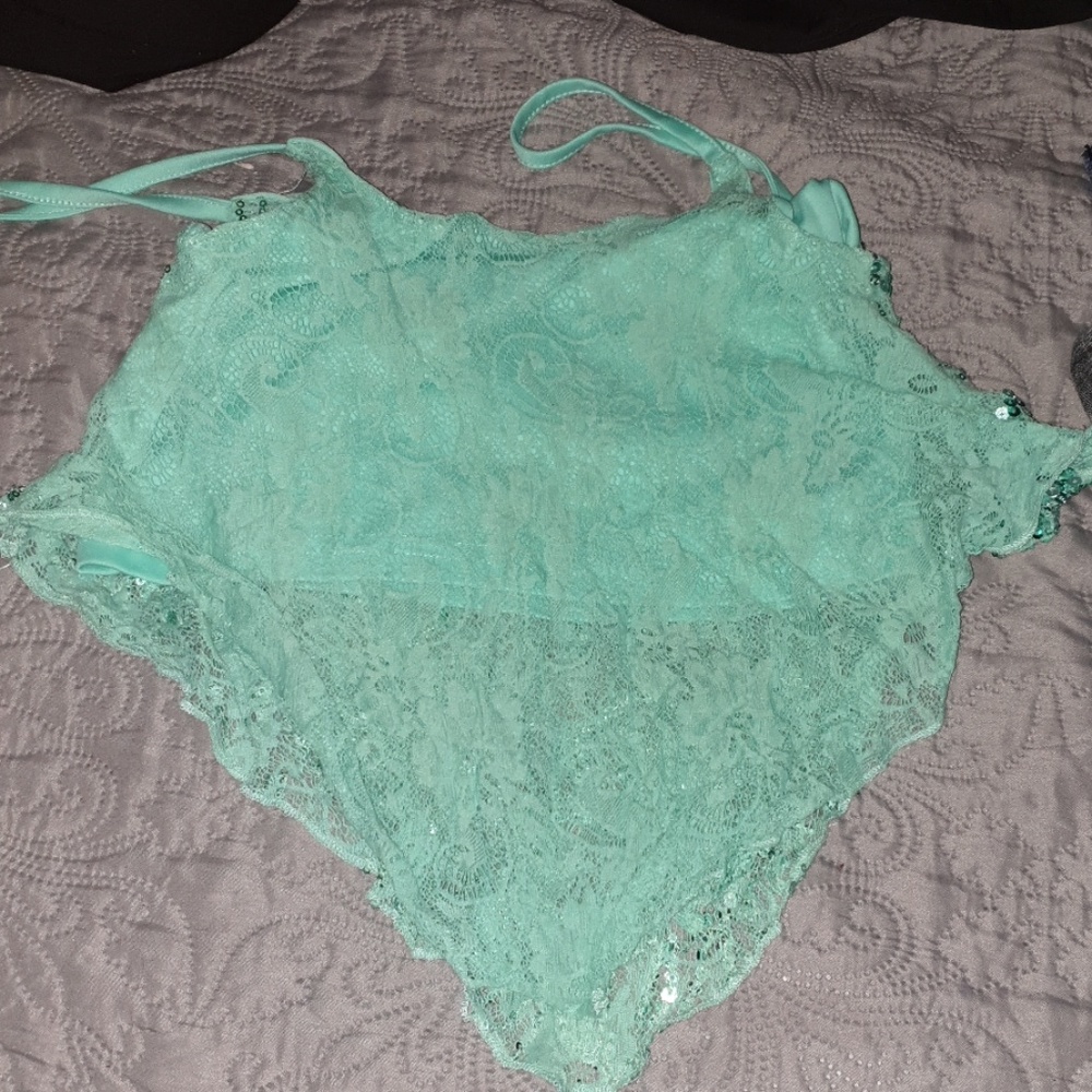 Crop top - Picture 2 of 3